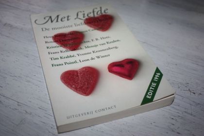 Met Liefde: De Mooiste Liefdesverhalen by Fleur Bourgonje